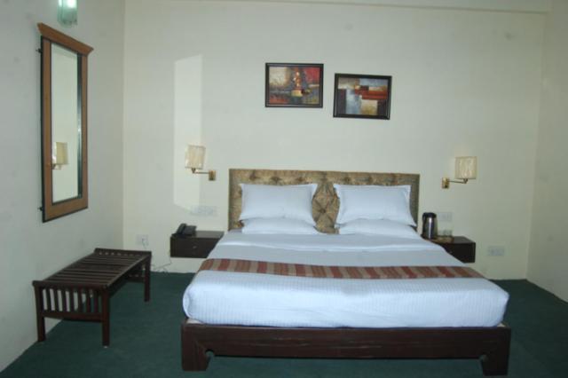 Natureraga Fernhill Resort Chail Room photo